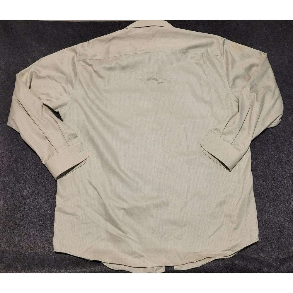 Perry Ellis spot shoulder